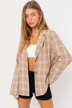Load image into Gallery viewer, Oversized Plaid Jacket
